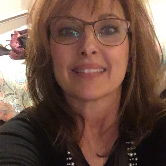 Meet your Posher, Lisa - Picture 1 of 1